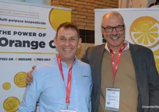 Erwin Hyndrickx en Martien Melissant (Oro Agri International) zijn blij met de toelating van Orocide in België voor de aardbeienteelt. 